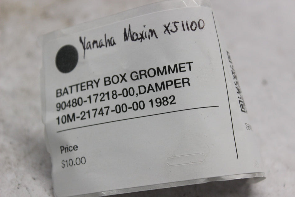 BATTERY BOX GROMMET 90480-17218-00,DAMPER 10M-21747-00-00 1982 YAMAHA MAXIM XJ11