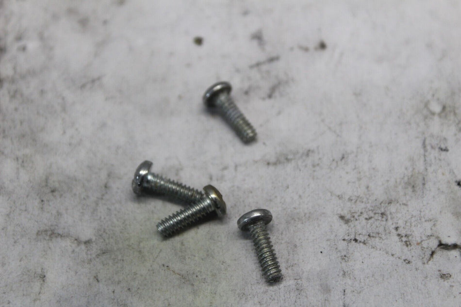TURN SIGNAL LENS SCREW 4PCS 68452-86 1995 HD DYNA FXDS