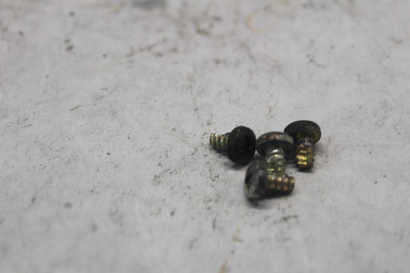 LEFT COVER PLATE SCREW 4PCS 93901-35020 1993 HONDA HELIX CN250