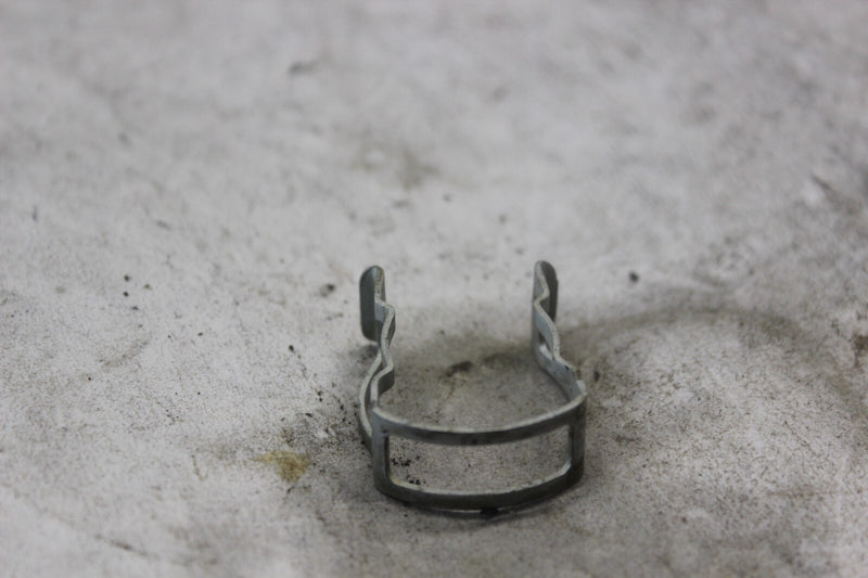 FUEL PUMP REGULATOR RETAINER CLIP 61213-04A HARLEY DAVIDSON