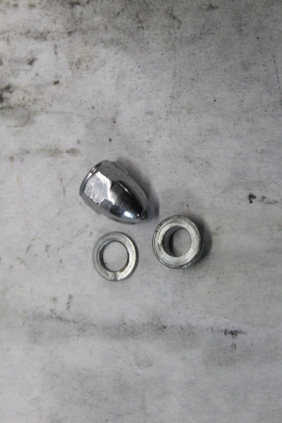 SPACER 5774,WASHER 7127,ACORN NUT 7736 1995 HD DYNA FXDS