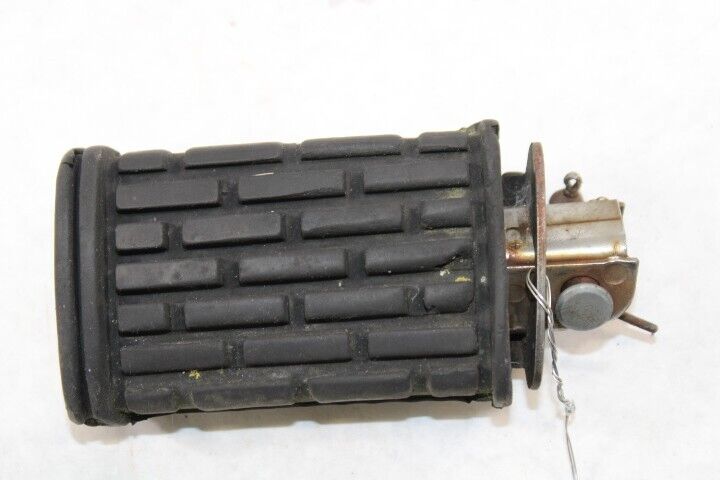 Front Footrest Peg RIGHT 1UT-27420-00-93 1990 Yamaha Vmax VMX12 1200